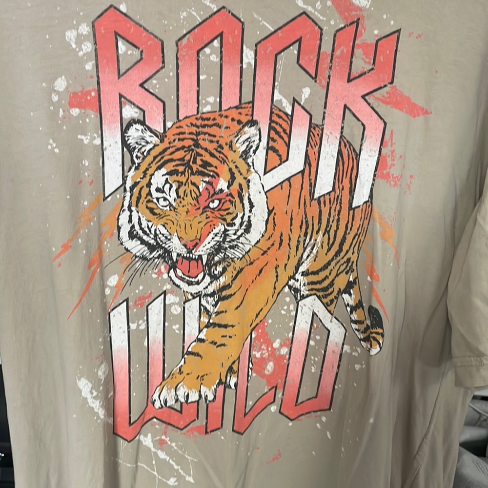Graphic ✈️ T-shirt size Med